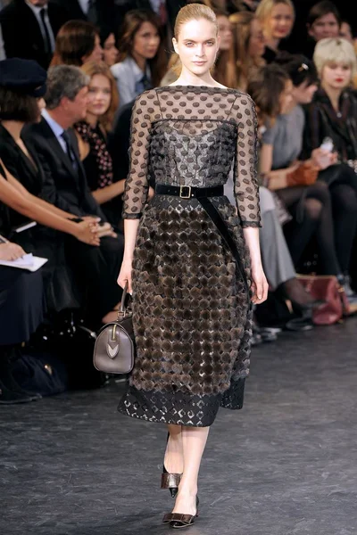 Look 14